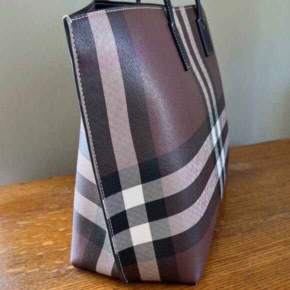***SALE*** BURBERRY Check E-Canvas Tote Bag - EXCELLENT USED CONDITION - Picture 4 of 12
